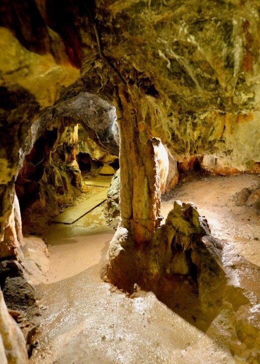I magnifici colori del ventre della terra: la grotta dei Dossi a Villanova Mondovì – Piemonte da Scoprire