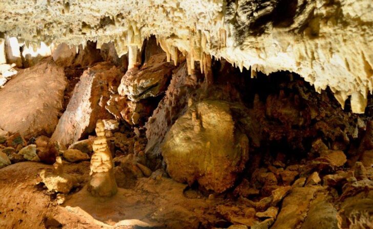 I magnifici colori del ventre della terra: la grotta dei Dossi a Villanova Mondovì – Piemonte da Scoprire
