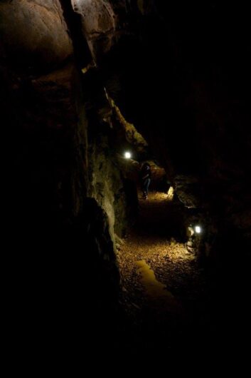 I magnifici colori del ventre della terra: la grotta dei Dossi a Villanova Mondovì – Piemonte da Scoprire