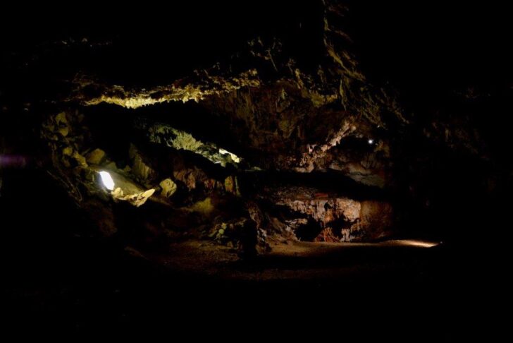 I magnifici colori del ventre della terra: la grotta dei Dossi a Villanova Mondovì – Piemonte da Scoprire