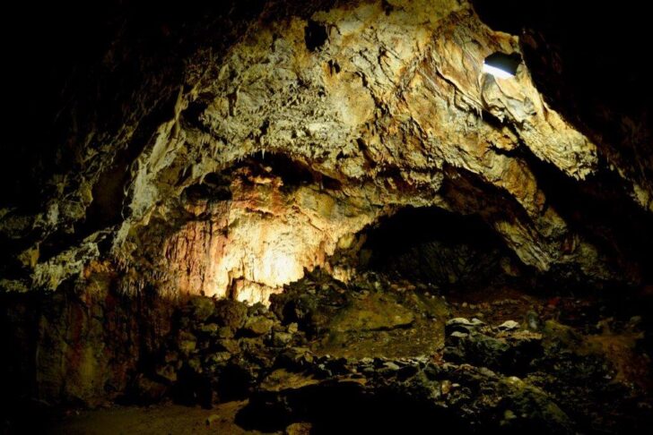 I magnifici colori del ventre della terra: la grotta dei Dossi a Villanova Mondovì – Piemonte da Scoprire