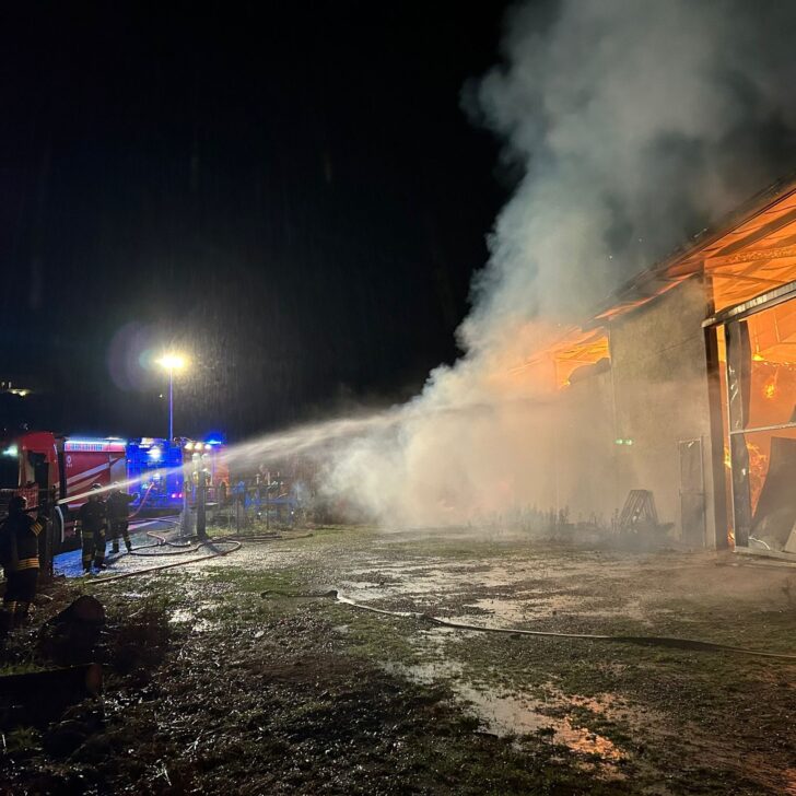 Ad Acqui incendio di un capannone con 300 rotoballe di fieno: l’intervento dei Vigili del Fuoco
