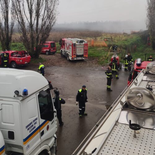 Incendio in un capannone di Casal Cermelli: in campo anche la Protezione Civile di Alessandria