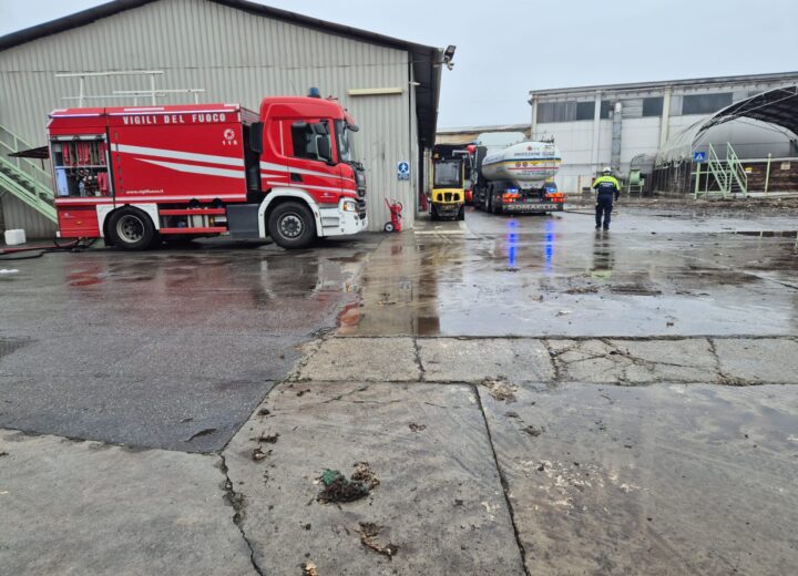 Segnalato dai cittadini un forte odore di bruciato dopo l’incendio di un capannone a Casal Cermelli