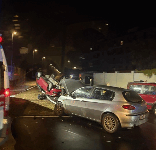 Auto ribaltata a Casale Monferrato: una persona ferita