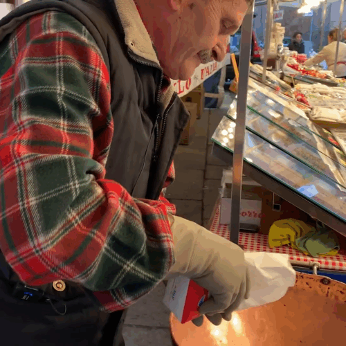 Tornano il mercatino di Santa Lucia e i lacabòn: come nascono i dolcetti tipici di Alessandria