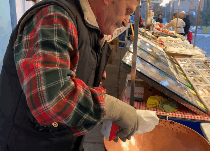 Tornano il mercatino di Santa Lucia e i lacabòn: come nascono i dolcetti tipici di Alessandria