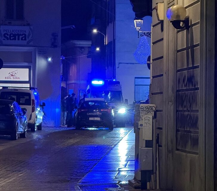 Lite in centro ad Alessandria nella notte. Intervengono Carabinieri e 118