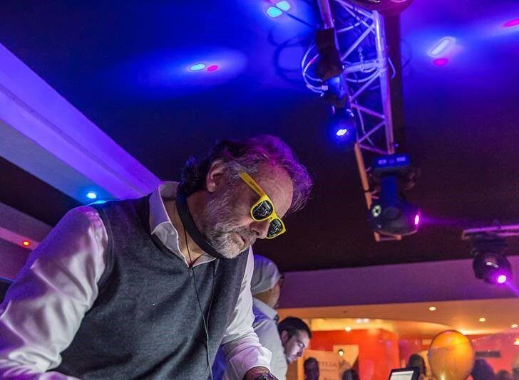 Dalle 22 accendi la festa con Radio Gold: dj Tirelli vi porta nel 2026