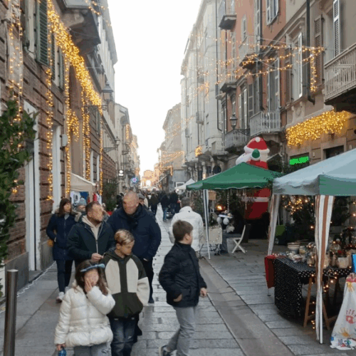 Via Dante in festa con i mercatini di Natale 