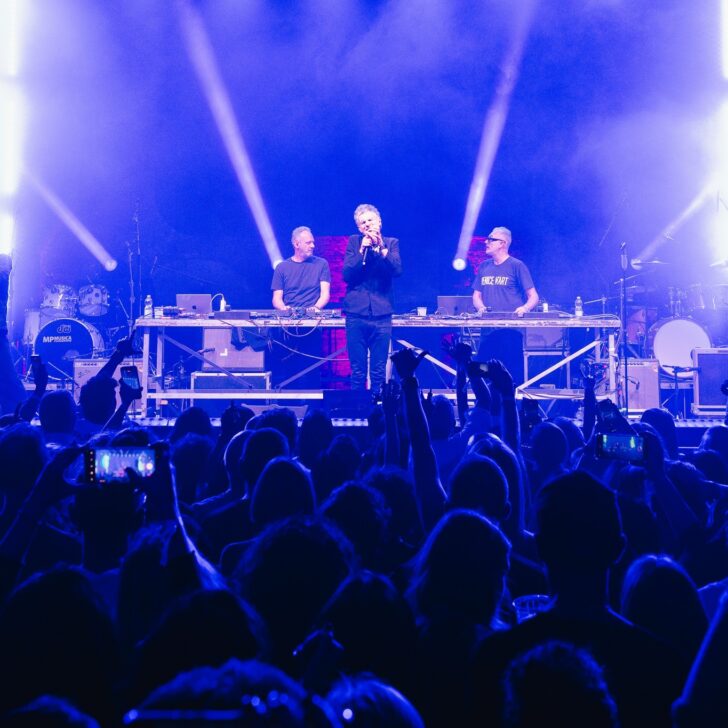 A Torino Capodanno all’Inalpi Arena tra hit, memoria civile e dance fino all’alba