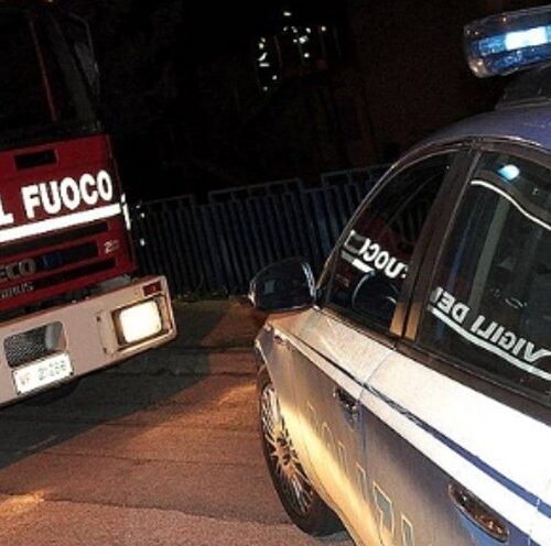 Minaccia di buttarsi dal balcone. Polizia e Vigili del Fuoco salvano donna