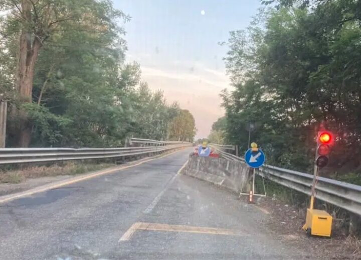 Ponte di Bassignana ancora con i semafori: servono ulteriori lavori. L’auspicio è finire entro Natale