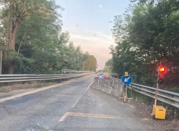 Ponte di Bassignana ancora con i semafori: servono ulteriori lavori. L’auspicio è finire entro Natale
