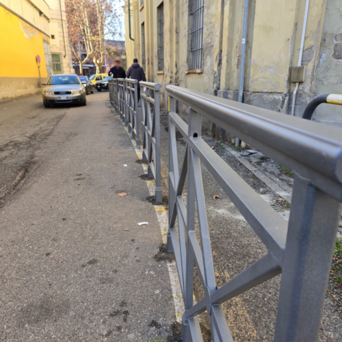 Ringhiere per impedire la sosta selvaggia: la soluzione in via San Pio V