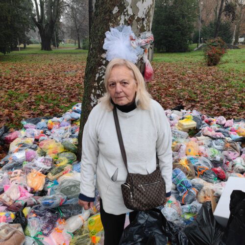 Ai giardini della stazione oltre 600 regali della signora Angela per i bambini delle famiglie bisognose