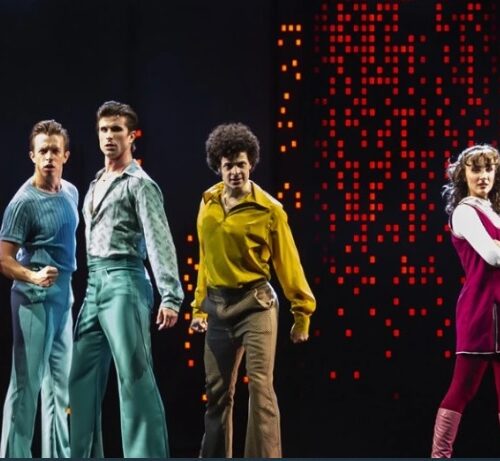 Notte di San Silvestro e Capodanno a teatro. Pavia e Vigevano brindano con “La Febbre del Sabato Sera” e “Aladin”