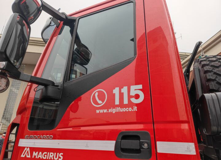 Tamponamento tra due mezzi pesanti sulla A26: traffico su una corsia