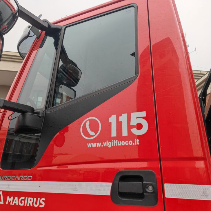 Incendio di un tetto a Frassinello: concluso l’intervento dei Vigili del Fuoco