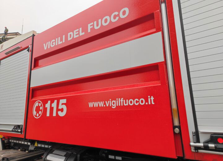 Forte vento in provincia: Vigili del Fuoco impegnati per alberi caduti e pali pericolanti