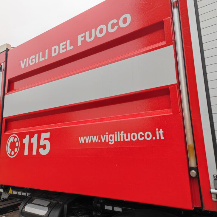 Forte vento in provincia: Vigili del Fuoco impegnati per alberi caduti e pali pericolanti