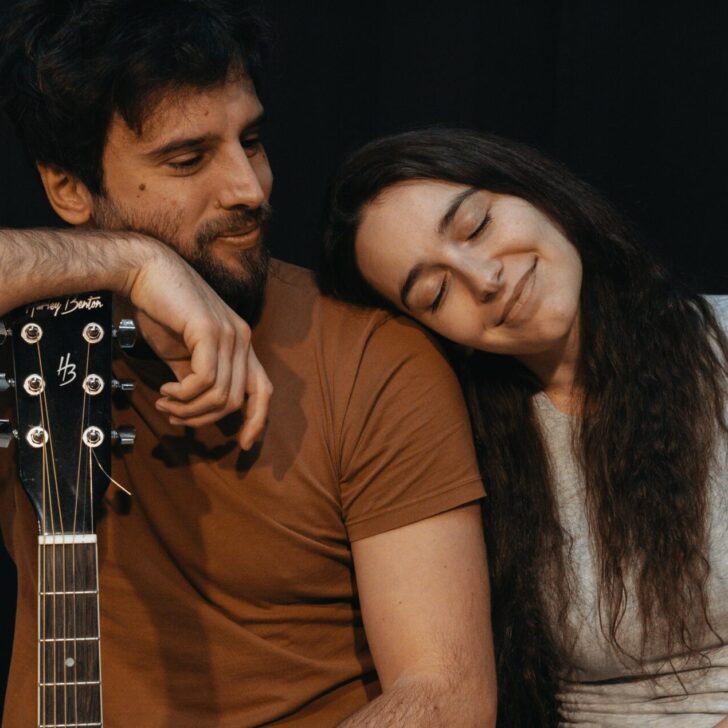 Sabato al Teatro Domus Pacis di Pavia lo spettacolo “Li hanno visti tornare tenendosi per mano”