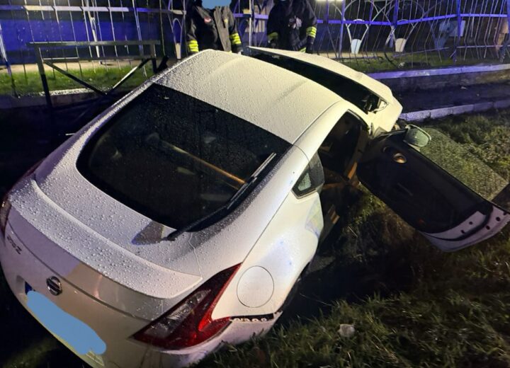 Incidente sulla statale 10: auto perde controllo e finisce fuori strada