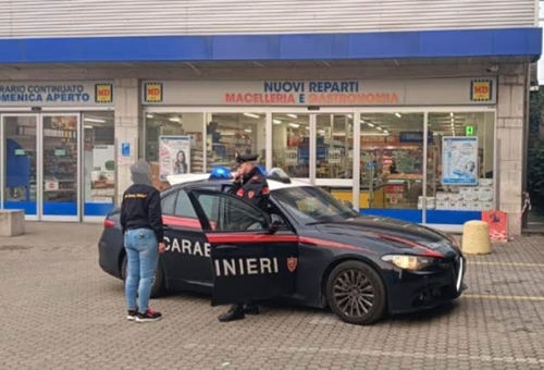 Un’altra rapina e la colluttazione con il direttore del market: va in carcere