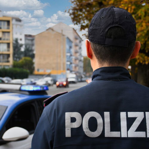 Cassonetti e camion in fiamme: arrestato l’autore degli incendi in via Nazario Sauro e Silvio Pellico