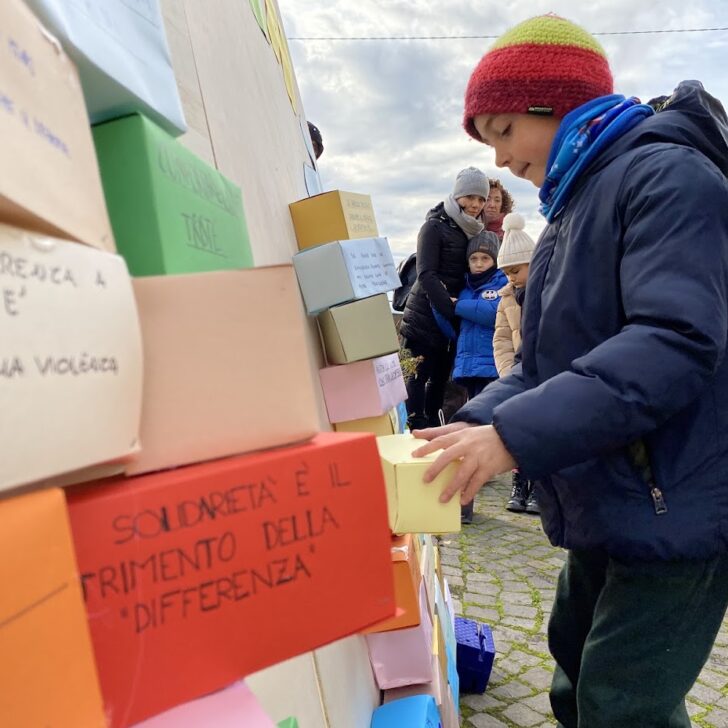 Contro l’indifferenza tanti mattoni pieni di impegni per il futuro