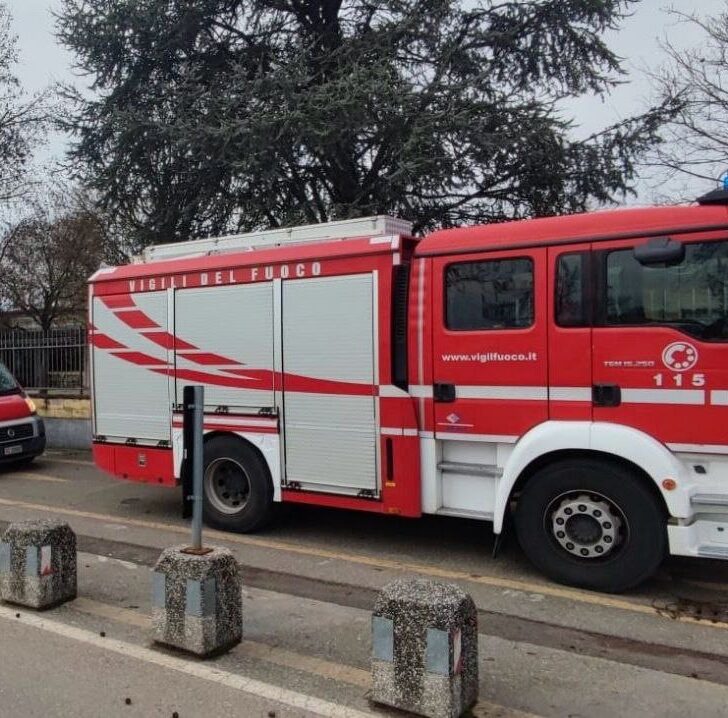 Forte odore di solventi in una scuola dell’infanzia a Torre d’Isola. Intervento dei Vigili del Fuoco e del nucleo NBCR