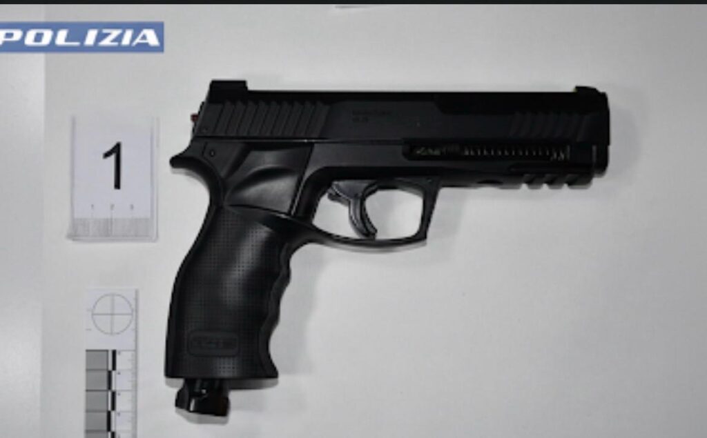 Bar danneggiati colpi pistola soft air