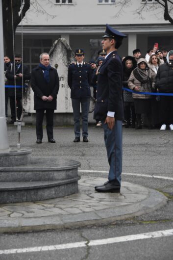 Consegnati gli alamari agli allievi del 231° corso. Venerdì il giuramento alla Scuola di Polizia