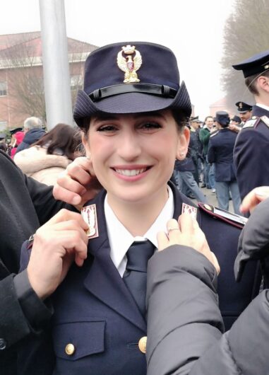 Consegnati gli alamari agli allievi del 231° corso. Venerdì il giuramento alla Scuola di Polizia