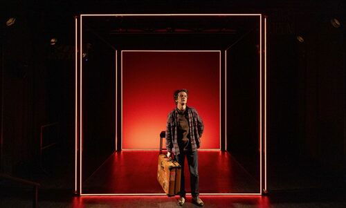 Dal piccolo schermo al teatro: Francesco Mandelli porta “Baby Reindeer” al Teatro Civico di Gavi