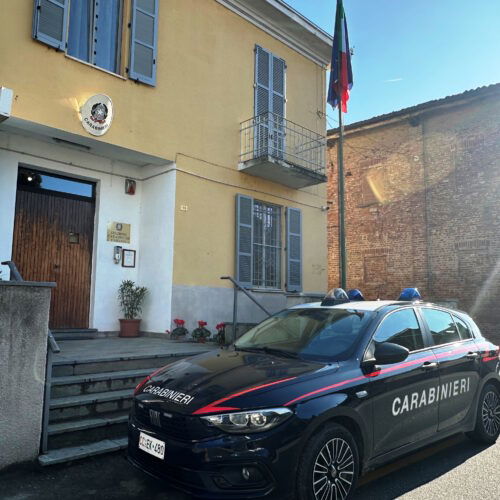 Nella notte lascia il letto della casa di riposo e gira per strada al freddo: ritrovata dai Carabinieri