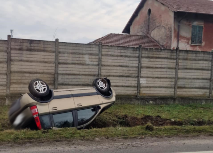 Incidente a Novi sulla SS35: auto cappottata