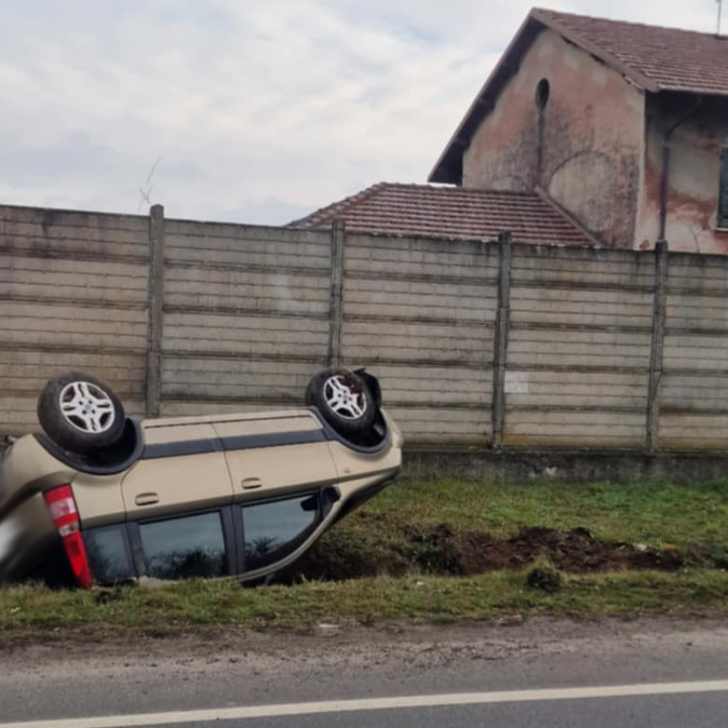 Incidente a Novi sulla SS35: auto cappottata