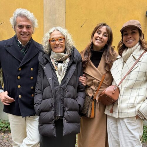 Ritrovo in centro ad Alessandria per Benedetta, Cristina e Roberto Parodi con la madre Laura