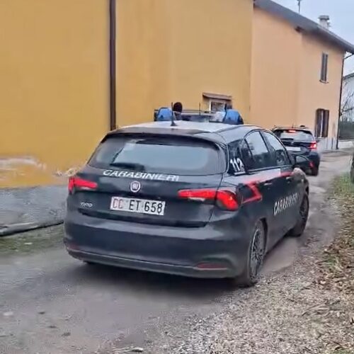 Ignora alt dei Carabinieri ma finisce in una strada senza uscita. Bloccato e trovato in possesso di droga