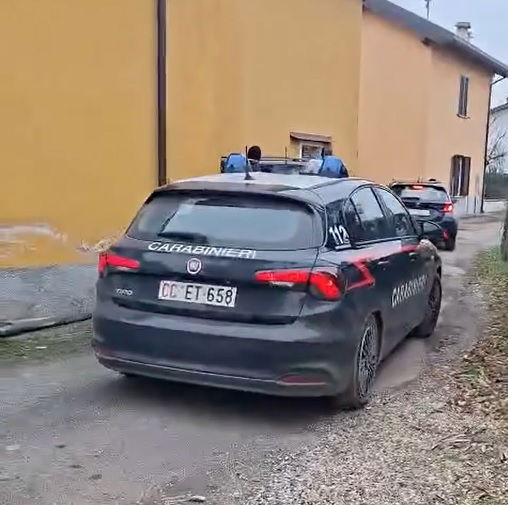 Ignora alt dei Carabinieri ma finisce in una strada senza uscita. Bloccato e trovato in possesso di droga