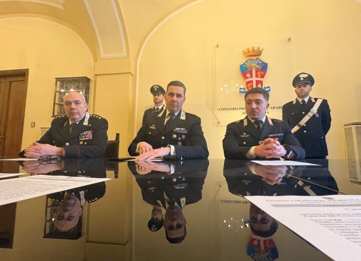 Smantellata piazza di spaccio nelle campagne a Torre Garofoli: tre arresti e sequestro di quasi due chili di droga