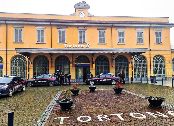 Controlli a Tortona: sequestro di cocaina e bloccati due minori con arnese per lo scasso
