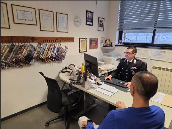 Paga oltre 6 mila euro per una falsa offerta di lavoro: dieci persone denunciate per truffa e riciclaggio