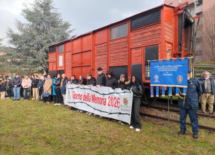 Giorno della Memoria, i giovani davanti al Carro dei Deportati: “Bisogna essere sentinelle sveglie e vigili”