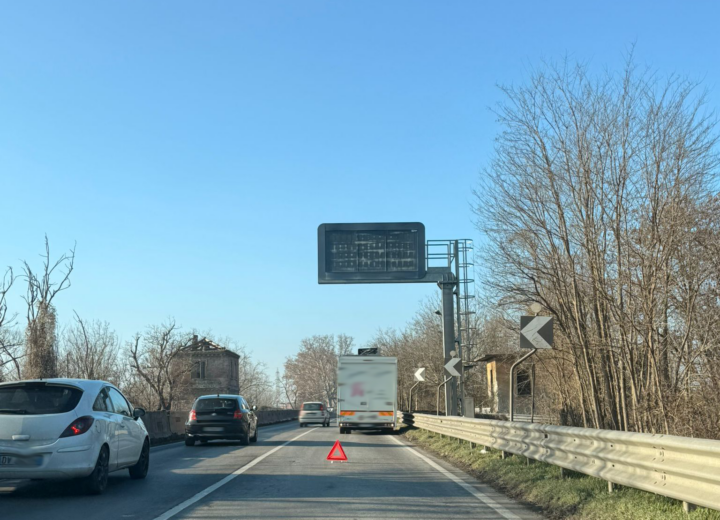 Code verso Alessandria sul ponte Bormida per furgone in panne