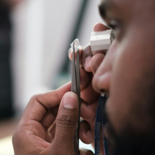 Fondazione Mani Intelligenti: Valenza vista da fuori è un brillante, occorre aprirsi per farlo splendere