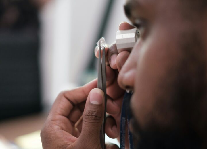 Fondazione Mani Intelligenti: Valenza vista da fuori è un brillante, occorre aprirsi per farlo splendere