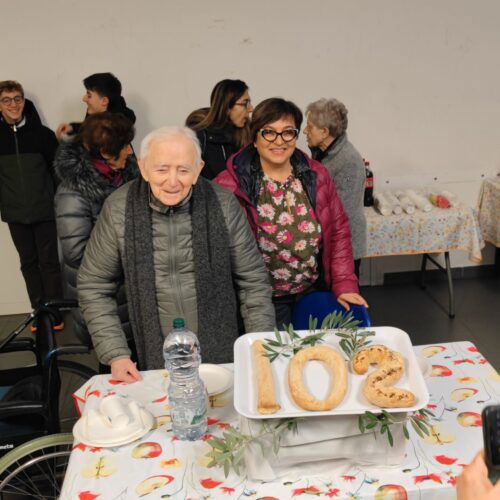 I 102 anni di Don Guido Ottria: la festa della Comunità San Paolo per il suo parroco