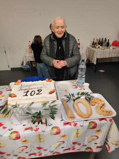 I 102 anni di Don Guido Ottria: la festa della Comunità San Paolo per il suo parroco